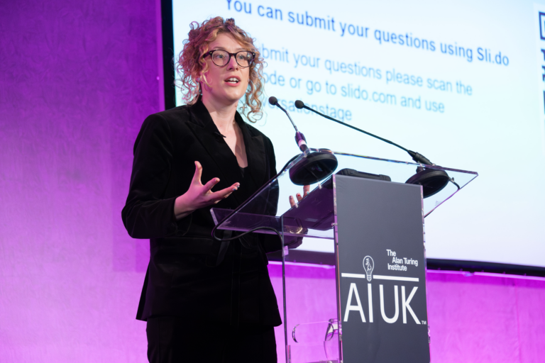 Dr. Oonagh Murphy, Professora Sênior em Cultura Digital e Sociedade em Goldsmiths, Universidade de Londres - "Por uma infraestrutura de IA responsável para o setor cultural"